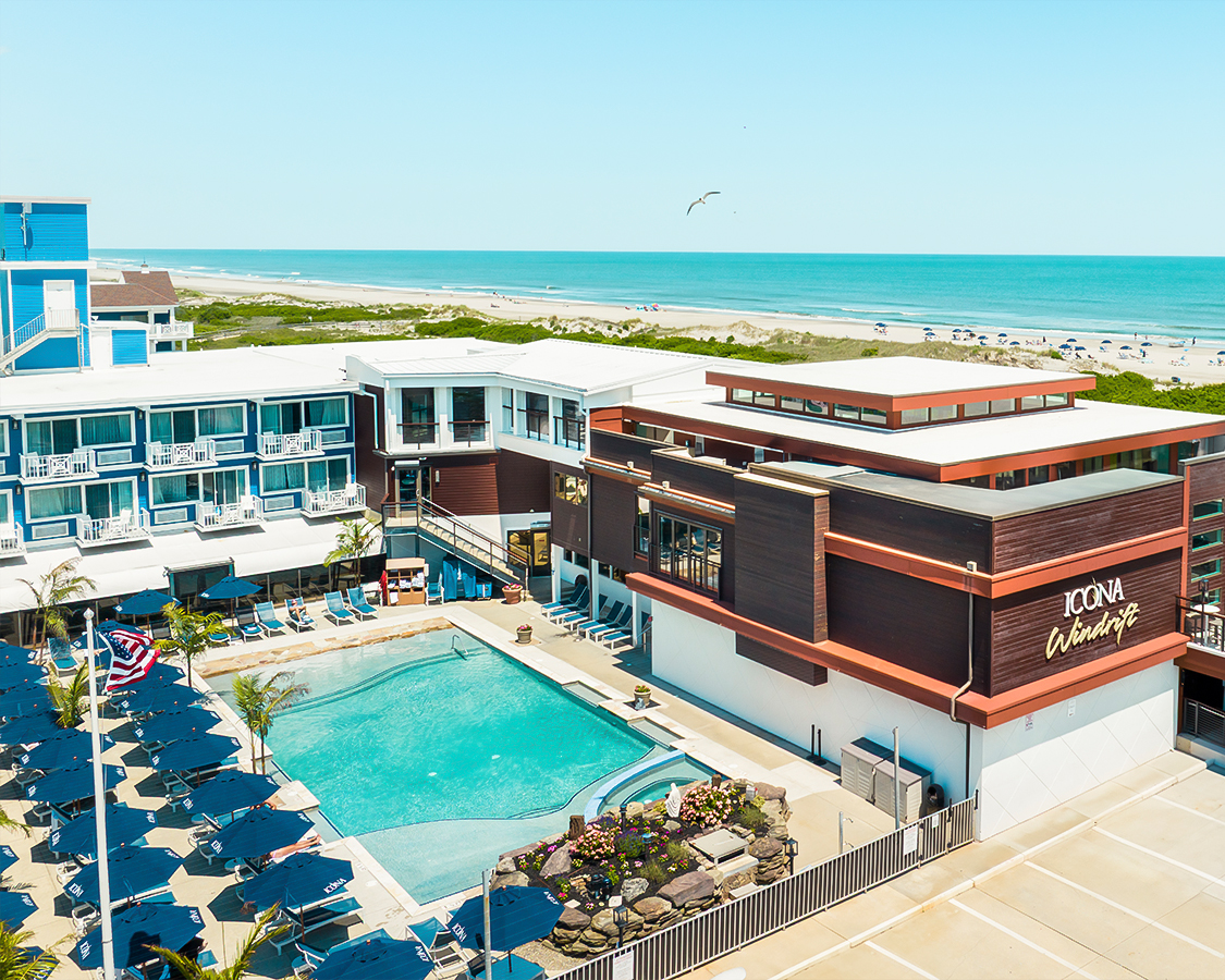 a swimming pool next to a building