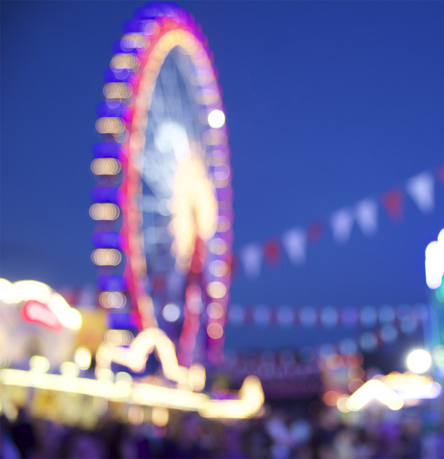 a blurry image of a ferris wheel